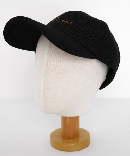 DHOLIC(ディーホリック)の「刺繍コーデュロイキャップ(キャップ・レディース・ホワイト/ブラック/レッド/ベージュ・FREE)」の2枚目の写真