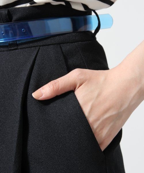 JEANASIS（ジーナシス）の「クリアベルトタックワイドパンツ（パンツ・レディース・アイボリー/ブラック・S/M）」の7枚目の写真