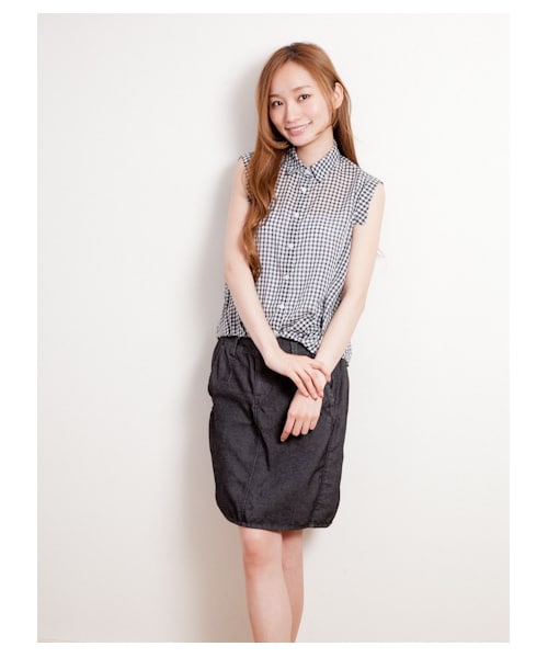 E hyphen world gallery(イーハイフンワールドギャラリー)の「ギンガムチェック裾タックシャツ(シャツ・ブラウス・レディース・ブラック/イエロー/ブルー・F)」の1枚目の写真