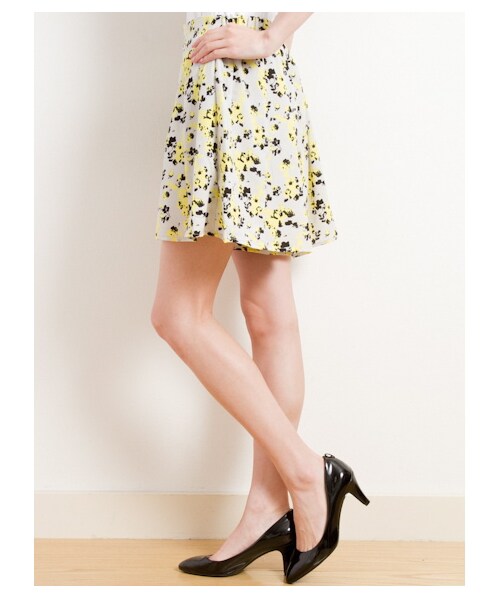 YECCA VECCA(イェッカヴェッカ)の「・フラワープリントショートパンツ(ショートパンツ・レディース・イエロー/ミント・F)」の4枚目の写真
