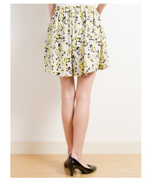 YECCA VECCA(イェッカヴェッカ)の「・フラワープリントショートパンツ(ショートパンツ・レディース・イエロー/ミント・F)」の5枚目の写真