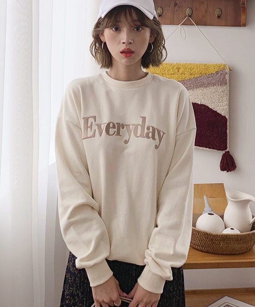 DHOLIC(ディーホリック)の「Everyday刺繍スウェット(スウェット・レディース・ホワイト/その他/グレー/ブラウン・FREE)」の1枚目の写真