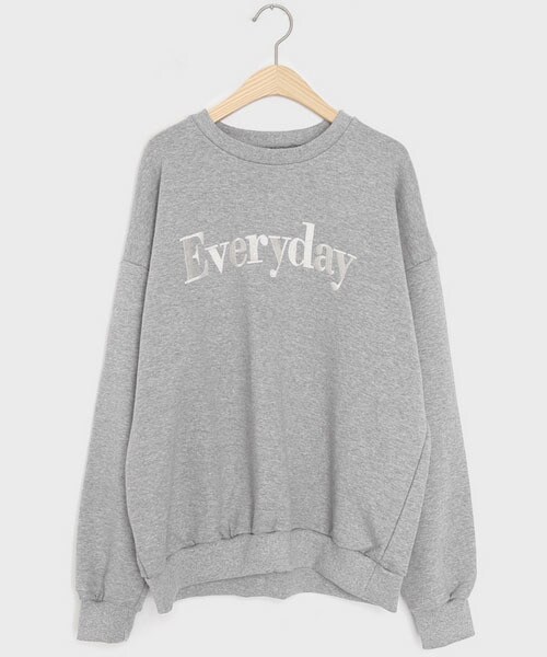 DHOLIC(ディーホリック)の「Everyday刺繍スウェット(スウェット・レディース・ホワイト/その他/グレー/ブラウン・FREE)」の2枚目の写真