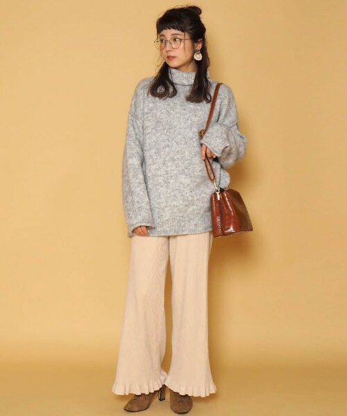 Crisp（クリスプ）の「タートルニットチュニック（ニット/セーター・レディース・アイボリー/グレー・FREE）」の4枚目の写真