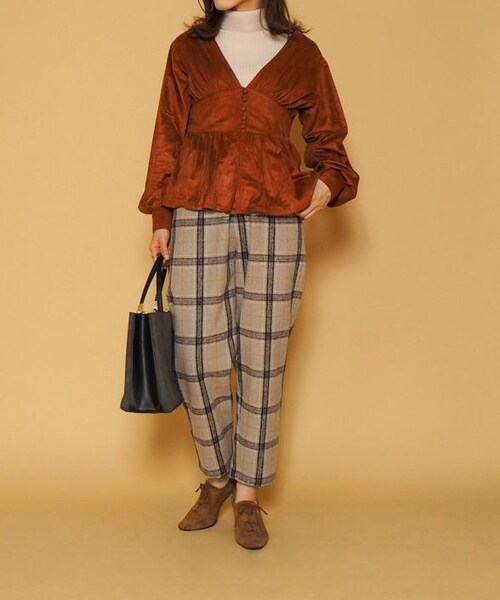 Crisp（クリスプ）の「フェイクスエードペプラムブラウス（シャツ/ブラウス・レディース・ベージュ/ブラウン・FREE）」の3枚目の写真