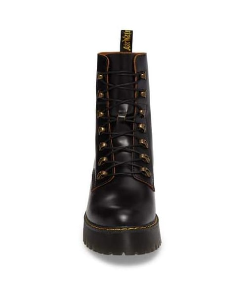 Dr. Martens(ドクターマーチン)の「Dr. Martens Leona Heeled Boot(ブーツ・レディース・Black・11us/ 9uk/8us/ 6uk/6us/ 4uk/10us/ 8uk/7us/ 5uk/9us/ 7uk/5us/ 3uk)」の2枚目の写真