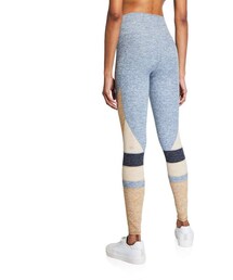 Alo Yoga（アロヨガ）の「Alo Yoga High-Waist Alosoft Momentum