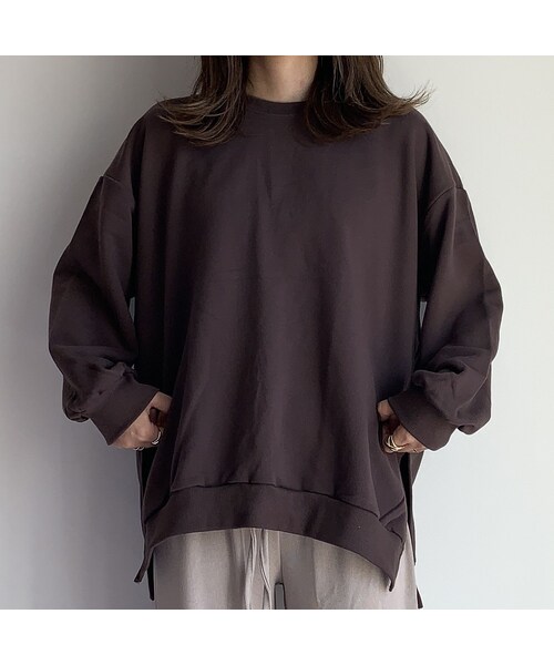 no brand(ノーブランド)の「sideslit big sweat【brown】(スウェット・レディース・その他)」の2枚目の写真