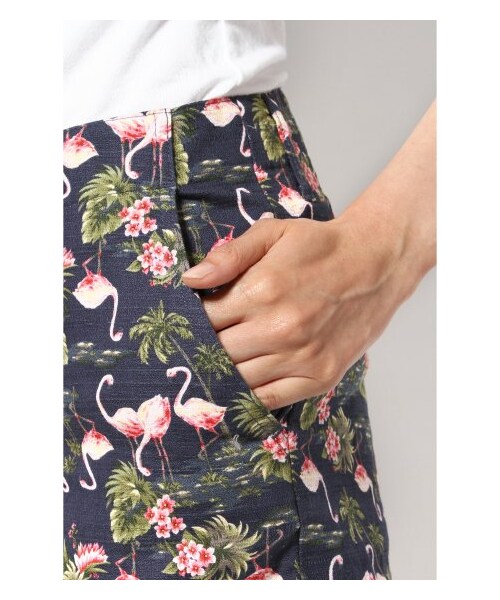 SLOBE IENA（スローブイエナ）の「フラミンゴプリント ショートパンツ（ショート・ハーフパンツ・レディース・ネイビー・36/38/40）」の7枚目の写真