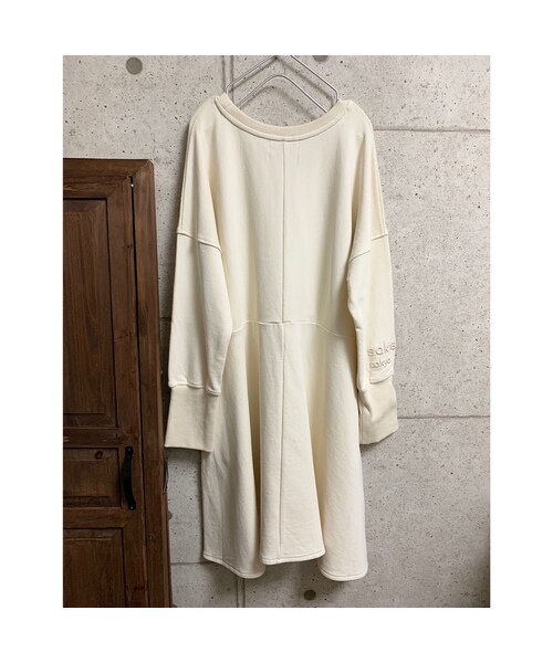 sakishimatokyo(サキシマトーキョー)の「sakishima tokyo fan sweat onepiece (ivory(ワンピース・レディース・その他)」の2枚目の写真