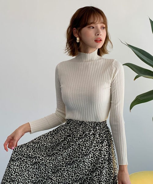 DHOLIC（ディーホリック）の「ハイネックリブニット（ニット/セーター・レディース・ブラウン/ホワイト/レッド/ベージュ/ブラック・FREE）」の2枚目の写真