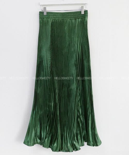 DHOLIC STYLE（ディーホリックスタイル）の「[hellosweety] サテンプリーツスカート（スカート・レディース・ブラウン/グリーン/ブラック/パープル/ベージュ・FREE）」の4枚目の写真