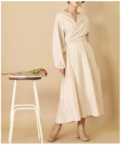 w closet（ダブルクローゼット）の「カシュクール後ろリボンワンピース（ワンピース/ドレス・レディース・Lベージュ/グレーピンク/アカチャ・FREE/M/L）」の4枚目の写真