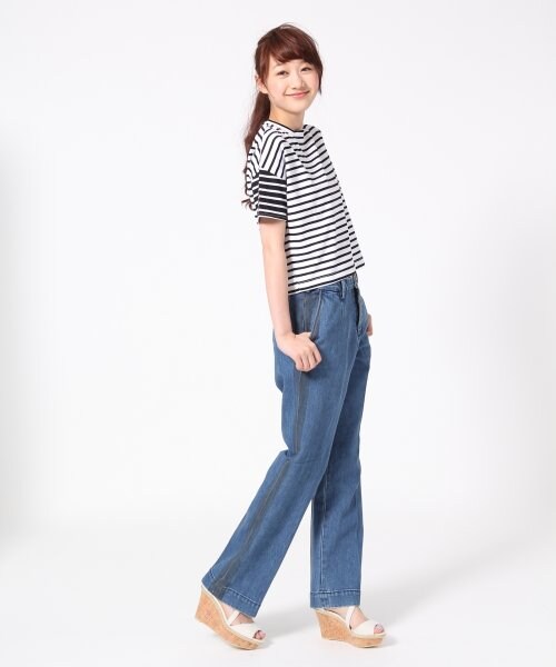 A part by(アパートバイ)の「Cデニムラインワイドパンツ(パンツ・レディース・ライトブルー/ブルー・M/L)」の5枚目の写真