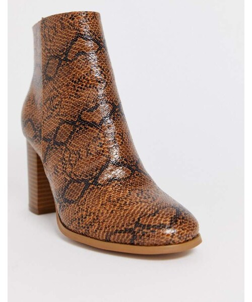 asos(エイソス)の「Asos Design ASOS DESIGN Wide Fit Rye heeled ankle boots in tan snake(ブーツ・レディース・Brown・Us 4/Us 5/Us 6/Us 7/Us 8/Us 9)」の3枚目の写真
