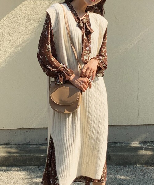 DHOLIC（ディーホリック）の「ケーブルニットベストワンピース（ワンピース・レディース・ベージュ/ホワイト/グレー・FREE）」の2枚目の写真