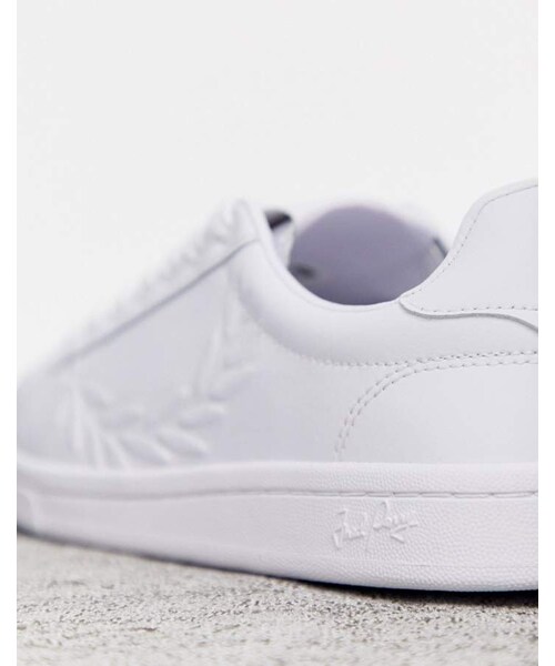 FRED PERRY（フレッドペリー）の「Fred Perry b721 embossed laurel wreath logo leather sneakers（スニーカー・レディース・White・Us 5/Us 6/Us 7/Us 8/Us 8.5）」の2枚目の写真