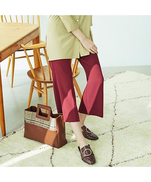 CAST:（キャストコロン）の「【Oggi10月号掲載】フレア ストレッチパンツ（パンツ・レディース・ネイビー/ワイン/カーキ3・S/M/L）」の2枚目の写真