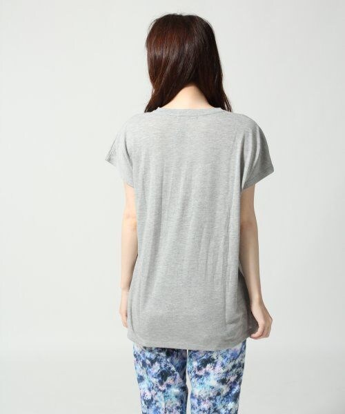 JEANASIS（ジーナシス）の「ARTリップTEE（トップス・レディース・オフホワイト/ブラック/グレー・FREE）」の5枚目の写真