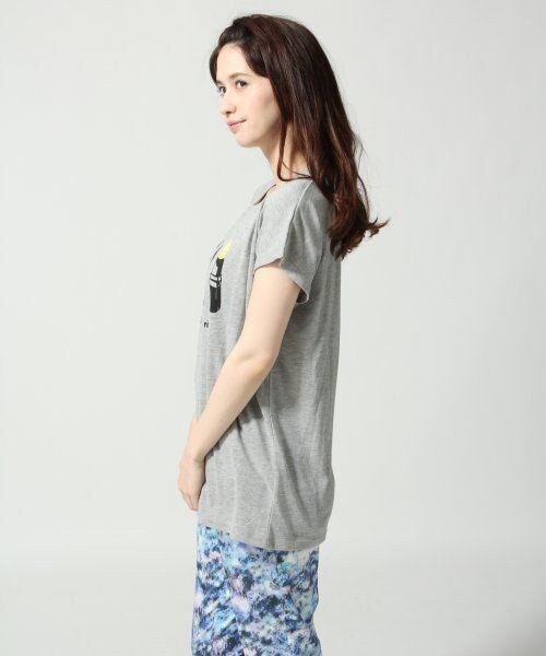 JEANASIS（ジーナシス）の「ARTリップTEE（トップス・レディース・オフホワイト/ブラック/グレー・FREE）」の4枚目の写真