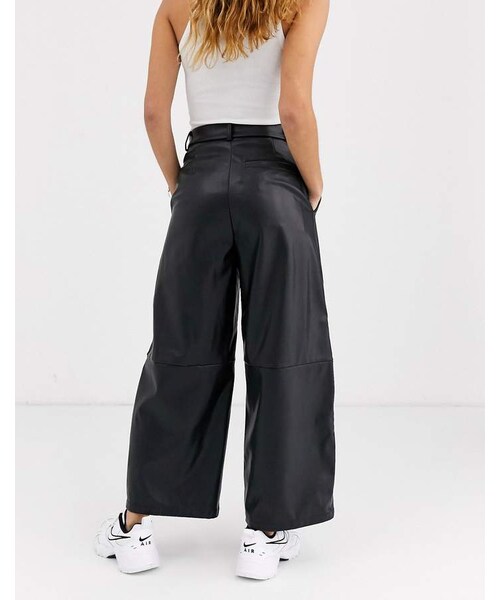 WEEKDAY（ウィークデイ）の「Weekday regina PU wide leg pants in black（その他パンツ・レディース・Black・Us 0/Us 2/Us 4/Us 6/Us 8/Us 10/Us 12）」の2枚目の写真