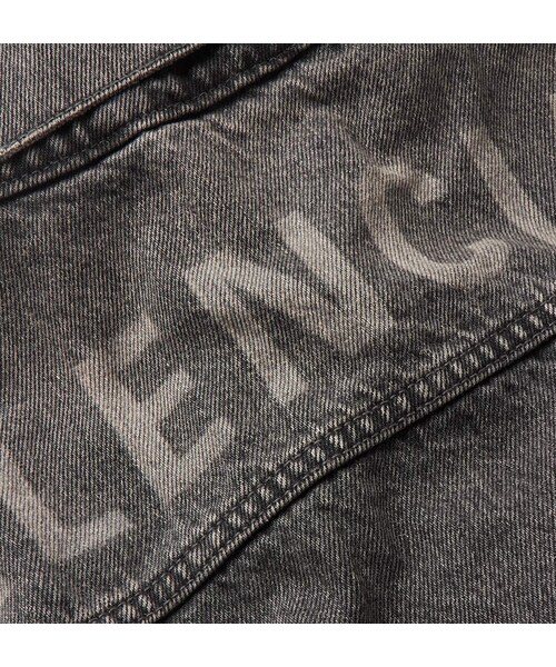 BALENCIAGA(バレンシアガ)の「Balenciaga Logo-Print Organic Denim Jacket(ジャケット/アウター・メンズ・Gray・It 44/It 46/It 48/It 50/It 52/It 54)」の2枚目の写真