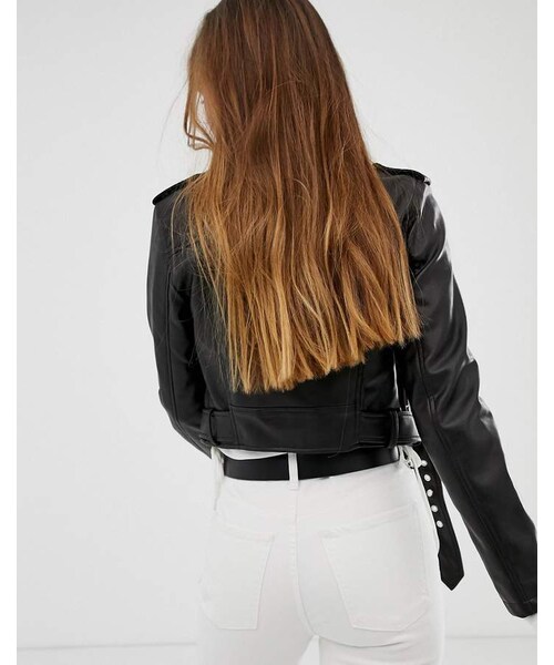 Bershka（ベルシュカ）の「Bershka cropped faux leather biker jacket in black（ライダースジャケット・レディース・Black・XS）」の2枚目の写真