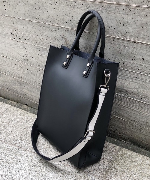 PAGEBOY（ページボーイ）の「クラシックトートＢＡＧ（バッグ・レディース・ブラック/ライトベージュ/ダークブラウン/シルバー/ゼブラ・F）」の2枚目の写真