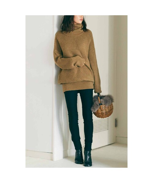 IEDIT（イディット）の「IEDIT[イディット] 裏起毛素材で伸びやかな ひざギャザー入り着やせレギンスパンツ〈ブラック〉（レディースファッション > ボトムス > その他ボトムス・レディース・ブラック・（ｳｴｽﾄ85-93/股下71cm）/（ｳｴｽﾄ69-77/股下71cm）/（ｳｴｽﾄ77-85/股下71cm）/（ｳｴｽﾄ69-77/股下76cm）/（ｳｴｽﾄ64-70/股下71cm）/（ｳｴｽﾄ64-70/股下66cm）/（ｳｴｽﾄ64-70/股下76cm）/（ｳｴｽﾄ58-64/股下71cm）/（ｳｴｽﾄ58-64/股下66cm））」の3枚目の写真