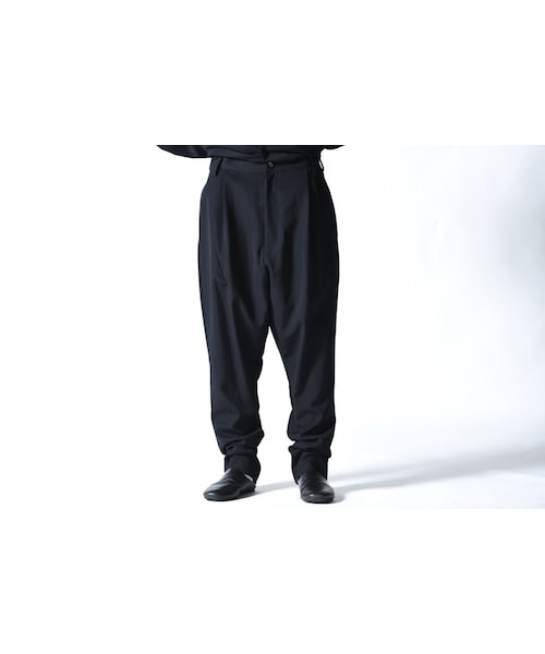 BISHOOL(ビシュール)の「BISHOOL Wool Gabardine Slim Slacks(スラックス・レディース・ブラック/グリーン/ベージュ・F)」の1枚目の写真