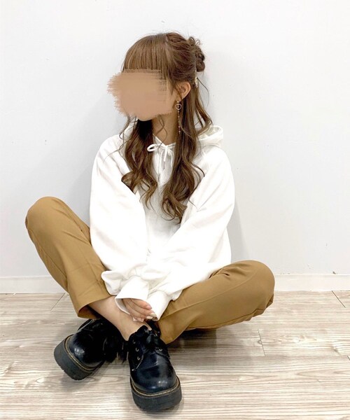 chocomee（チョコミー）の「ボリュームパーカー（パーカー・レディース・ベージュ/ブラック/ホワイト・FREE）」の2枚目の写真