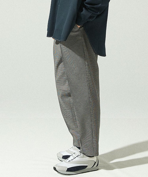 LIDNM(リドム)の「DRY WOOL TAPERED SLACKS(スラックス・メンズ・グレー系・SMALL/MEDIUM/LARGE)」の2枚目の写真