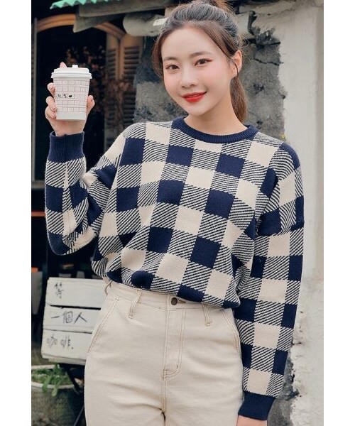 HOTPING(ホッピン)の「ラウンドネックチェックニット(ニット/セーター・レディース・Blue/Beige/Yellow/Pink・フリーサイズ)」の1枚目の写真