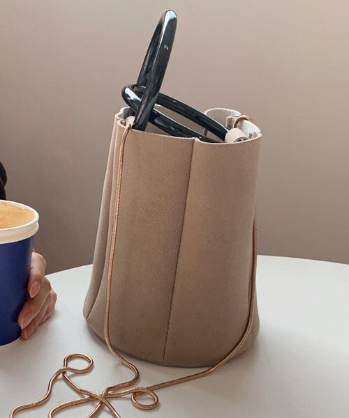 DHOLIC(ディーホリック)の「2WATスエード調ミニバッグ(ハンドバッグ・レディース・ベージュ/グリーン/ブラック/イエロー/ブラウン・FREE)」の1枚目の写真