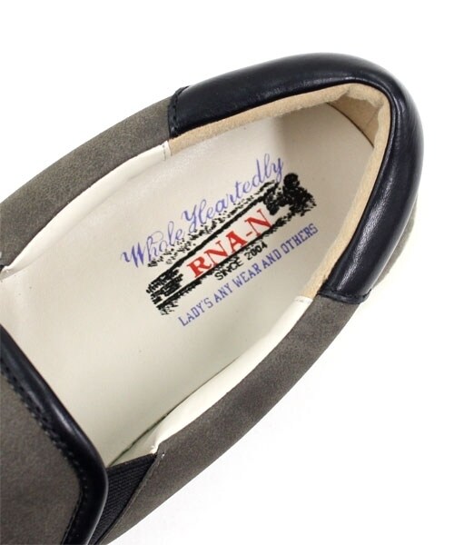 RNA-N(アールエヌエーエヌ)の「スエードスリッポンスニーカー(シューズ・レディース・ブラック/アイボリー/ローアンバー・S/M)」の9枚目の写真