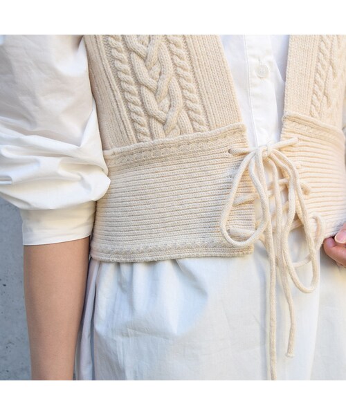 no brand（ノーブランド）の「ケーブルレースアップベスト（ベスト・レディース・その他）」の4枚目の写真