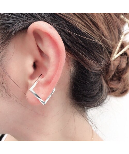 Dieu -by les desseins de DIEU-（デュー）の「デュー 39 スクエア フープ イヤーカフ（イヤリング（片耳用）・レディース・シルバー・free）」の4枚目の写真
