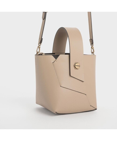 CHARLES & KEITH（チャールズ & キース）の「【再入荷】クロックエフェクトリスレットハンドル バケツバッグ / Croc