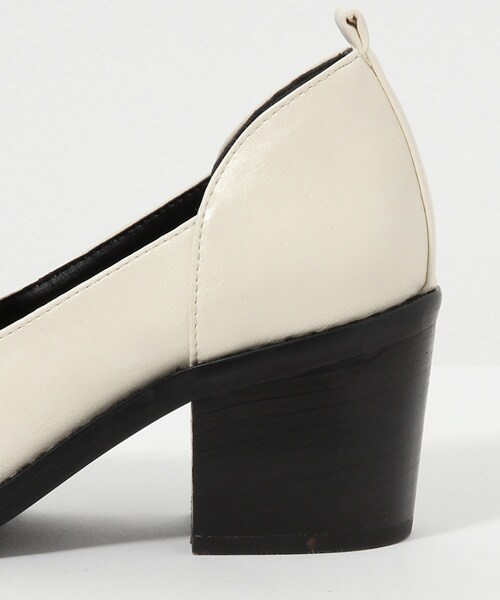 JEANASIS（ジーナシス）の「ポインテッドヒールシューズ（シューズ・レディース・オフホワイト/ブラック・Ｍ(23.5)/Ｌ(24.5)）」の3枚目の写真