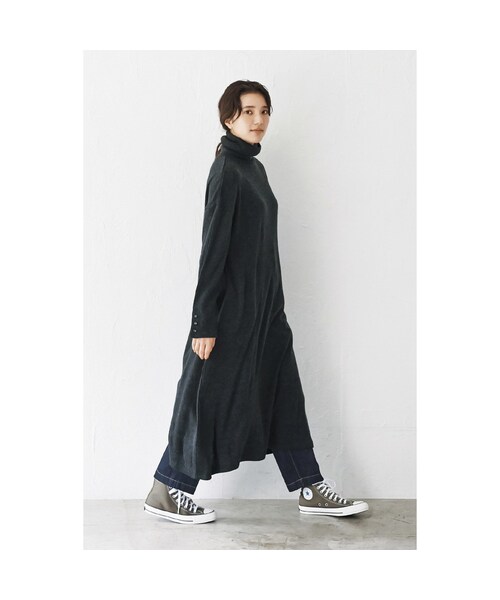avecmoi（アヴェクモワ）の「アヴェクモワ タートルネックワンピース〈チャコール杢〉（レディースファッション > ワンピース・チュニック > ワンピース・レディース・グレー・（身幅61/総丈118cm）/（身幅64/総丈118cm）/（身幅58/総丈118cm）/（身幅55/総丈118cm））」の4枚目の写真