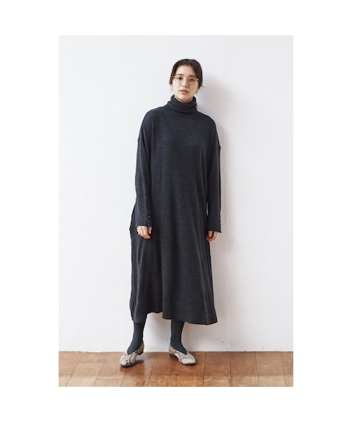 avecmoi（アヴェクモワ）の「アヴェクモワ タートルネックワンピース〈チャコール杢〉（レディースファッション > ワンピース・チュニック > ワンピース・レディース・グレー・（身幅61/総丈118cm）/（身幅64/総丈118cm）/（身幅58/総丈118cm）/（身幅55/総丈118cm））」の6枚目の写真