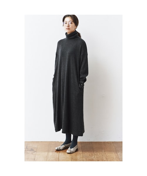 avecmoi（アヴェクモワ）の「アヴェクモワ タートルネックワンピース〈チャコール杢〉（レディースファッション > ワンピース・チュニック > ワンピース・レディース・グレー・（身幅61/総丈118cm）/（身幅64/総丈118cm）/（身幅58/総丈118cm）/（身幅55/総丈118cm））」の7枚目の写真