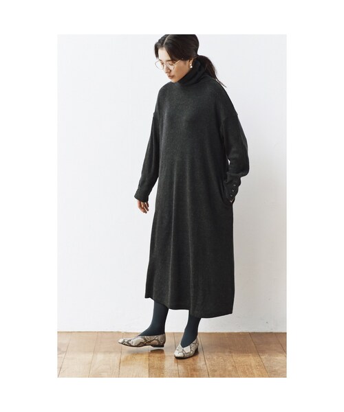 avecmoi（アヴェクモワ）の「アヴェクモワ タートルネックワンピース〈チャコール杢〉（レディースファッション > ワンピース・チュニック > ワンピース・レディース・グレー・（身幅61/総丈118cm）/（身幅64/総丈118cm）/（身幅58/総丈118cm）/（身幅55/総丈118cm））」の8枚目の写真