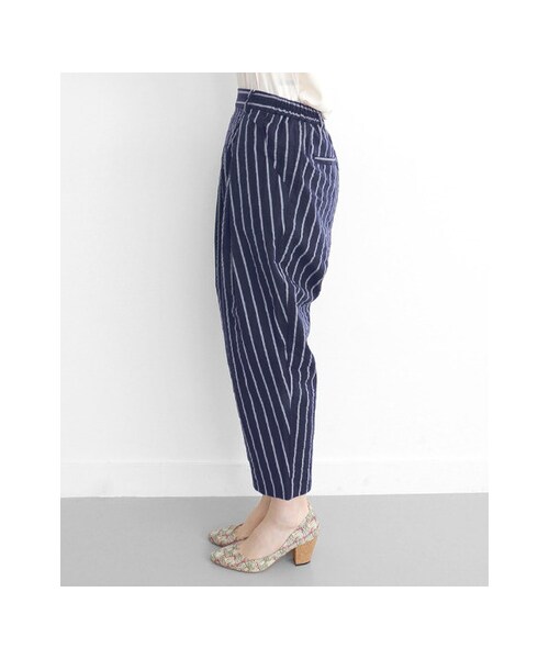 KBF（ケイビーエフ）の「ストライプフロントタックパンツ（パンツ・レディース・ネイビー×グレー/オフ×ライトグレー・one）」の6枚目の写真