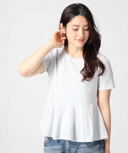 LOWRYS FARM（ローリーズファーム）の「ジャガードペプラムプルオーバーショートスリーブ（トップス・レディース・オフ/グレー/ピンク/ネイビー・Ｍ/Ｌ）」の2枚目の写真