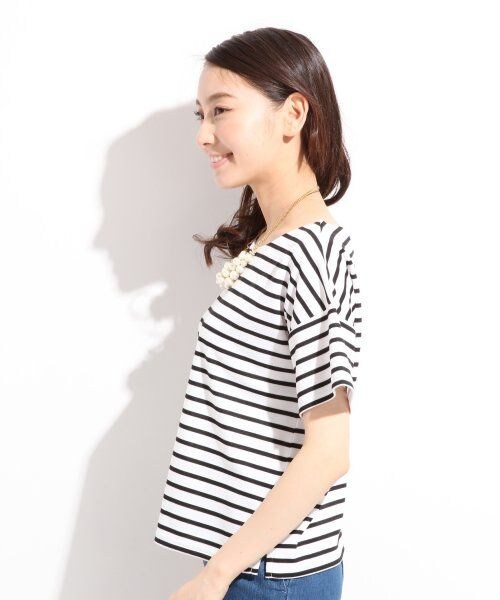 LOWRYS FARM(ローリーズファーム)の「ポンチボーダーバックZIPプルオーバーショートスリーブ2/mikoa(トップス・オフ/ブルー/ネイビー・M/L)」の4枚目の写真