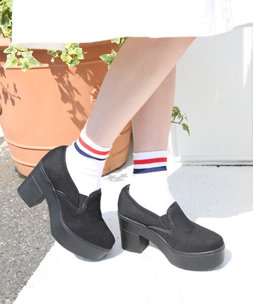 LOWRYS FARM（ローリーズファーム）の「ＳＳヒールスリッポン２（シューズ・レディース・ホワイト/ブラック・Ｍ/Ｌ）」の2枚目の写真