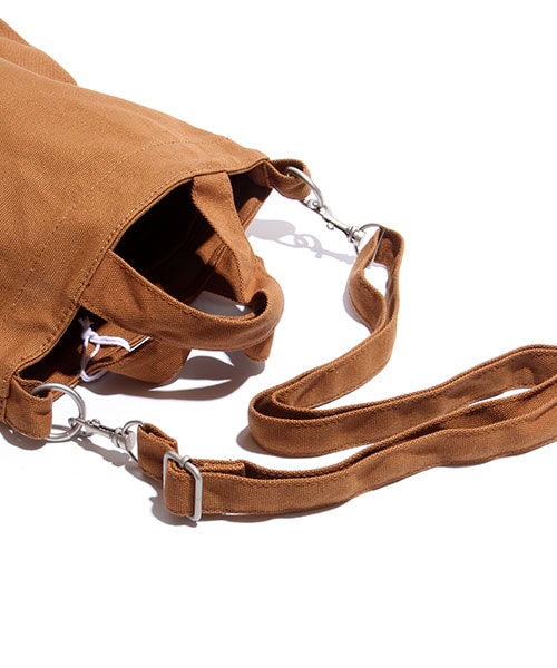 BAGGU(バグー)の「MINI DUCK BAG(バッグ・メンズ・ブラック/ブラウン/レッド・ONE SIZE)」の6枚目の写真