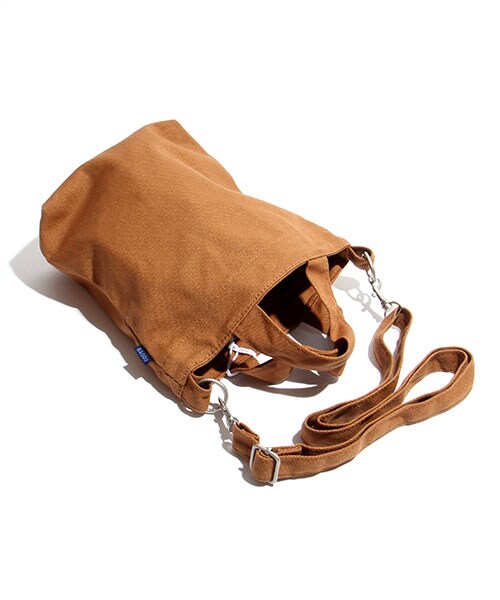 BAGGU(バグー)の「MINI DUCK BAG(バッグ・メンズ・ブラック/ブラウン/レッド・ONE SIZE)」の5枚目の写真