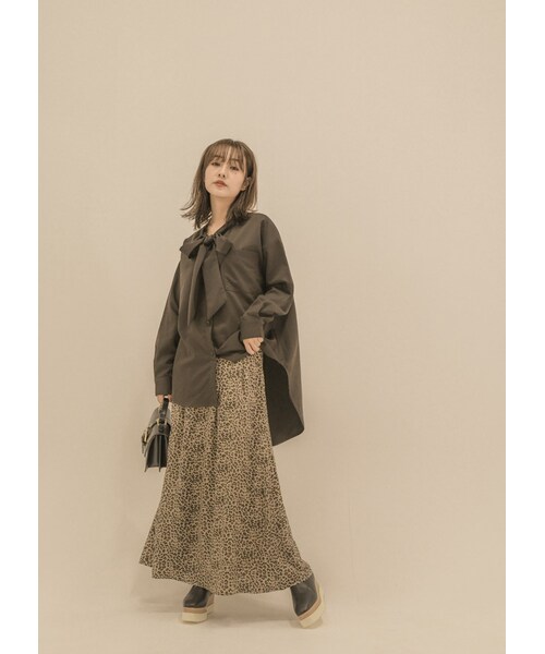 N WITH.(エヌウィズ)の「ボウタイリボンブラウス(シャツ/ブラウス・レディース・ベージュ/ブラウン・F)」の2枚目の写真